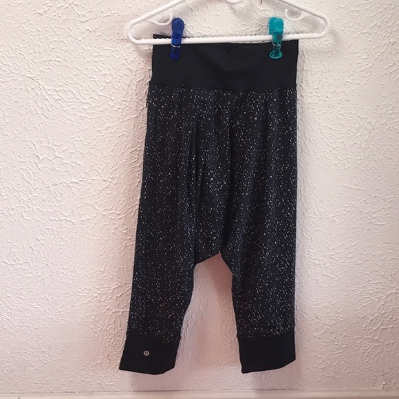 Lululemon harem yoga capris. Size 4 - Picture 2 of 9